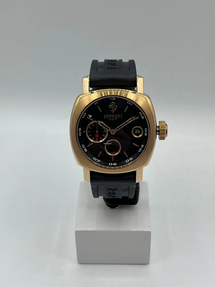 Panerai Ferrari 8 Days Ferrari Gmt FULL SET + Aditional Ferrari leather strap.